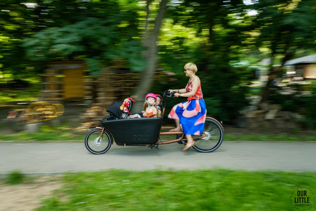 Wyprawka dla maluszka - Rower cargo Dolly Bikes ze stelażem do przewożenia fotelika samochodowego - Our Little Adventures