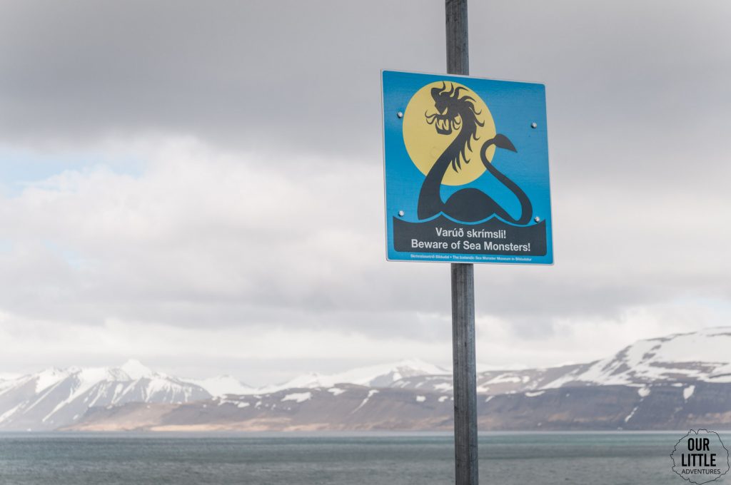 Znak ostrzegający przed potworami morskimi - Fiordy Zachodnie