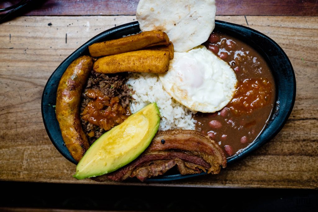 Bandeja paisa - potrawa kolumbii
