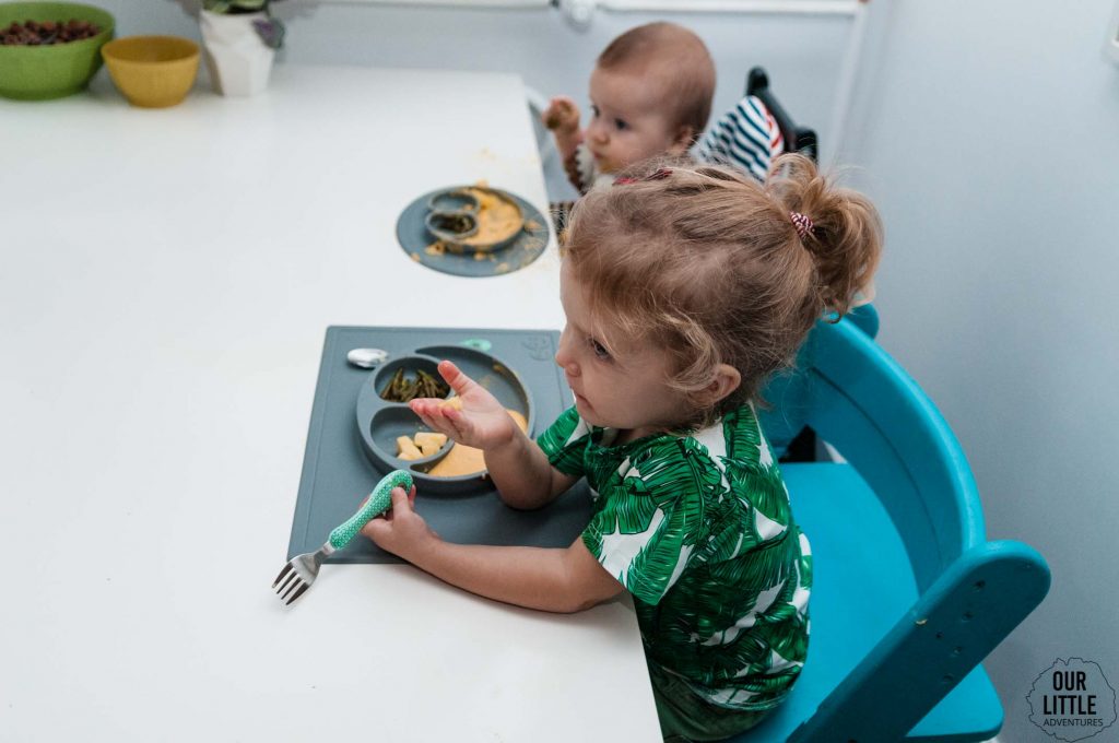 Dzieci jedzą metoda BLW