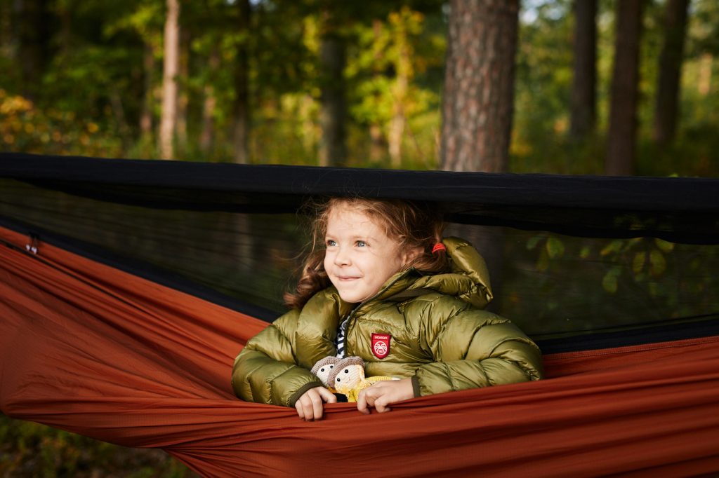 Survival jest dla dziewczyn! O tym, dlaczego noc w lesie z dzieckiem to świetny pomysł, fot. Observatorium, namiot lesovik