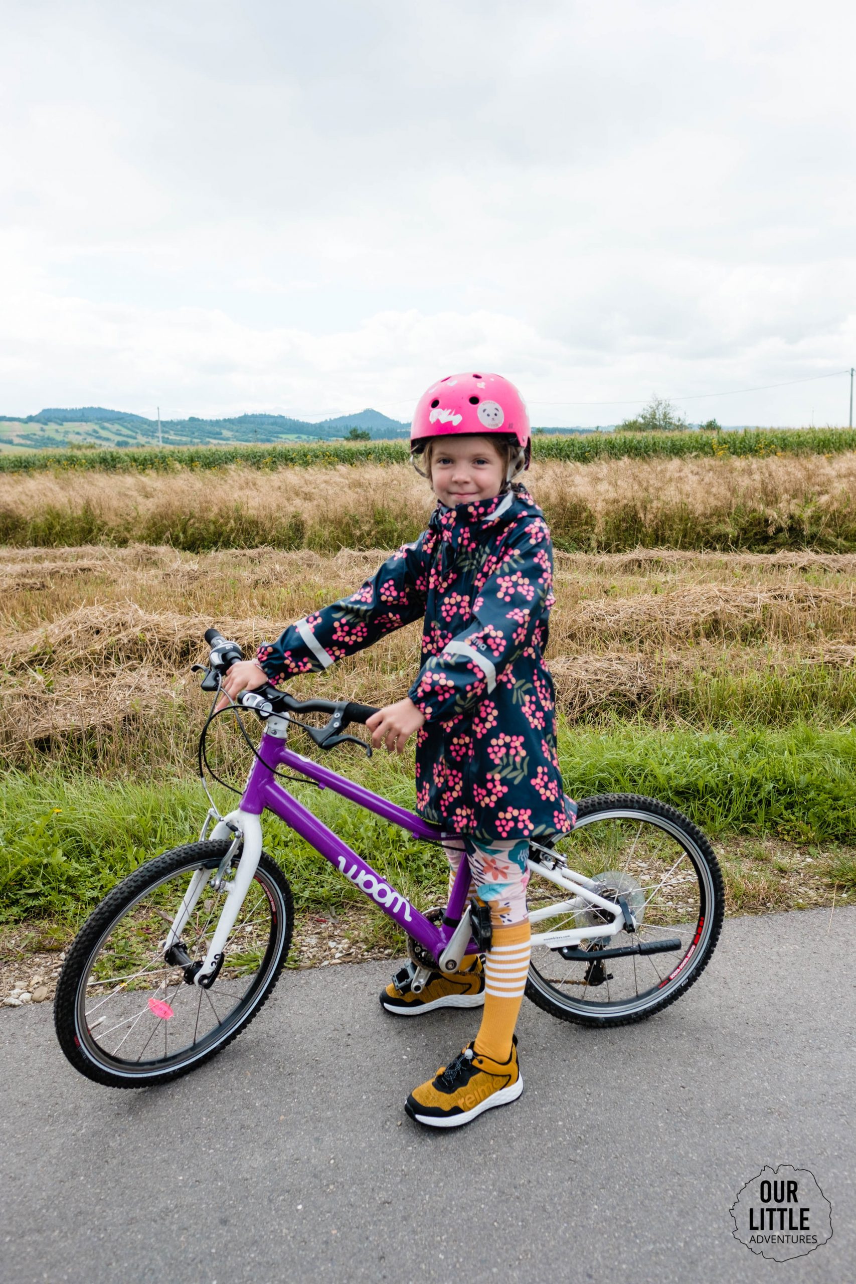 Dziewczynka na rowerze woom na Velo Czorsztyn