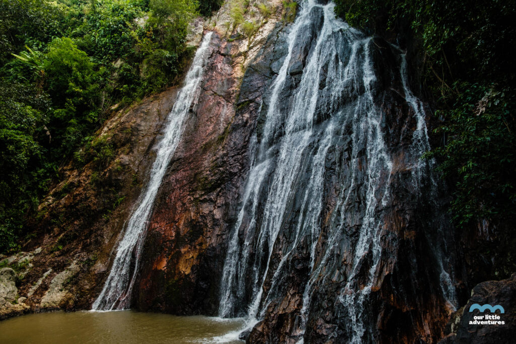 Wodospad Na Muang Waterfalls na wyspie Koh Samui w Tajlandii;  zdjęcie pochodzi z tekstu Koh Samui co warto zobaczyć - 5 miejsc, tekst z bloga Ourlittleadventures.pl