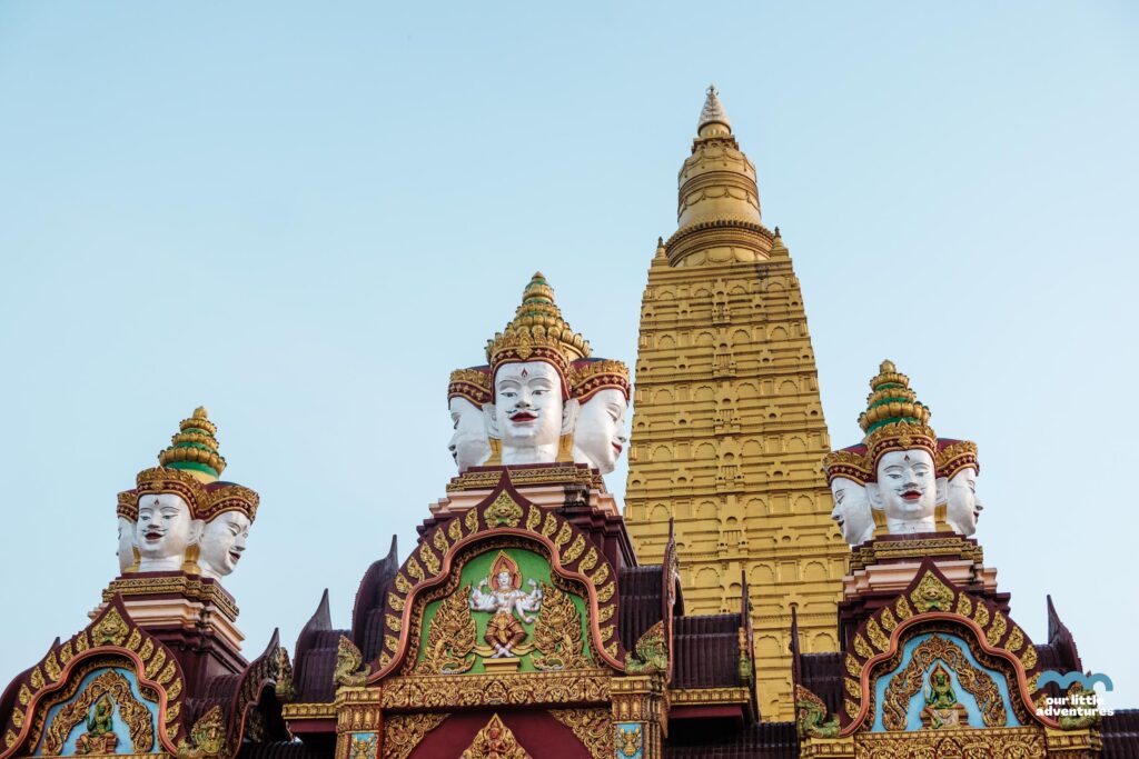 złota pagoda w Wat Bang Thong