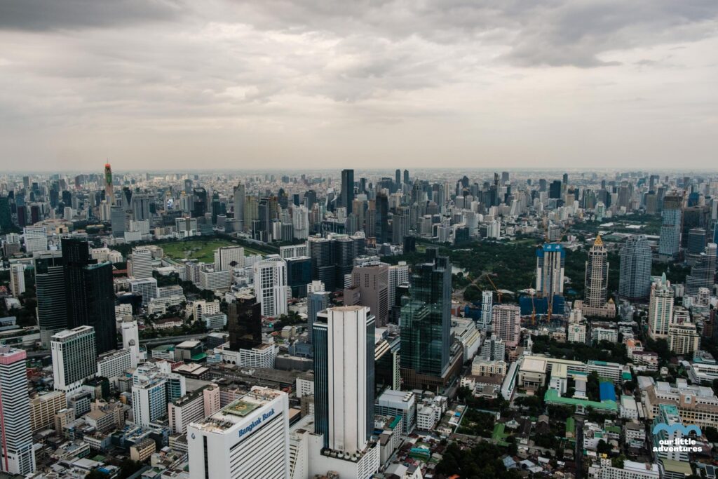 Panorama z tarasu widokowego Sky Walk w Bangkoku, King Power Mahanakh, najwyższy budynek Tajlandii, fot. OurLittleAdventures.pl