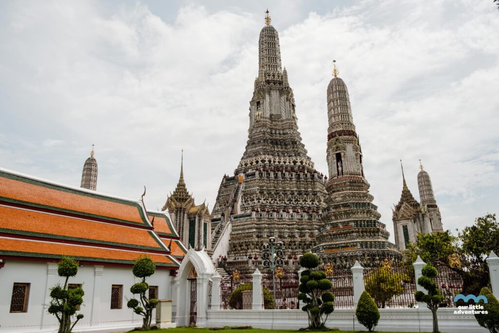 Świątynia Świtu Wat Arun; zdjęcie z tekstu: Które świątynie w Bangoku warto zobaczyć (z dziećmi lub bez)? na blogu Ourlittleadventures.pl