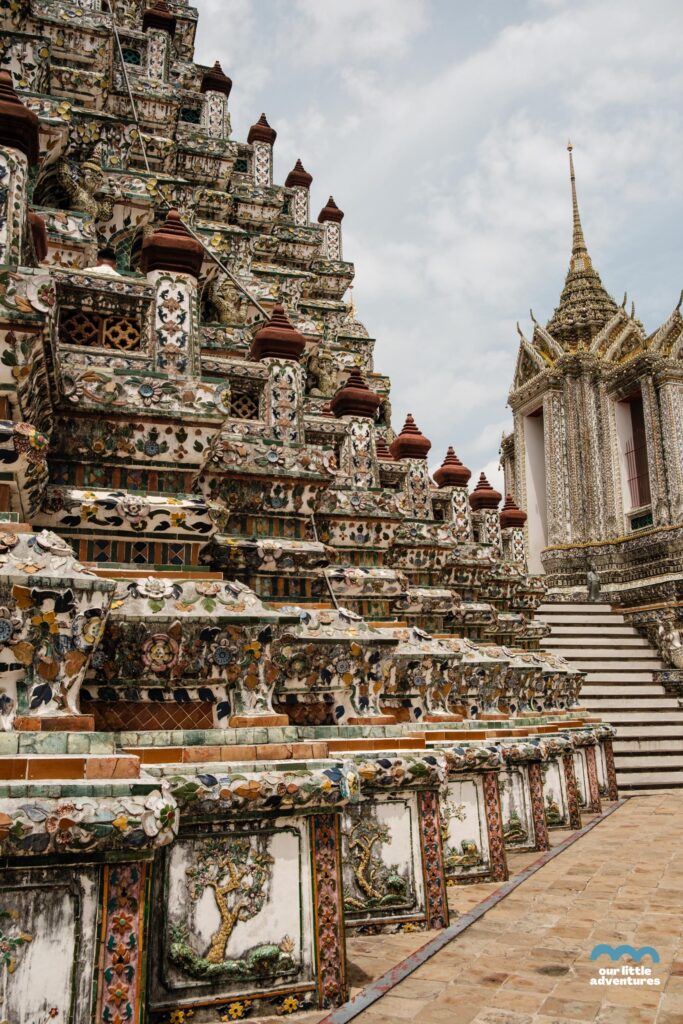 Świątynia Świtu Wat Arun; zdjęcie z tekstu: Które świątynie w Bangoku warto zobaczyć (z dziećmi lub bez)? na blogu Ourlittleadventures.pl