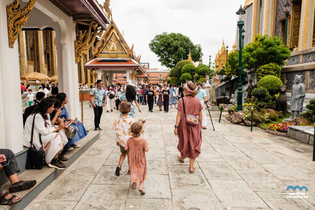 Kompleks Pałacowy Grand Palace w Bangkoku; zdjęcie z tekstu: Które świątynie w Bangoku warto zobaczyć (z dziećmi lub bez)? na blogu Ourlittleadventures.pl