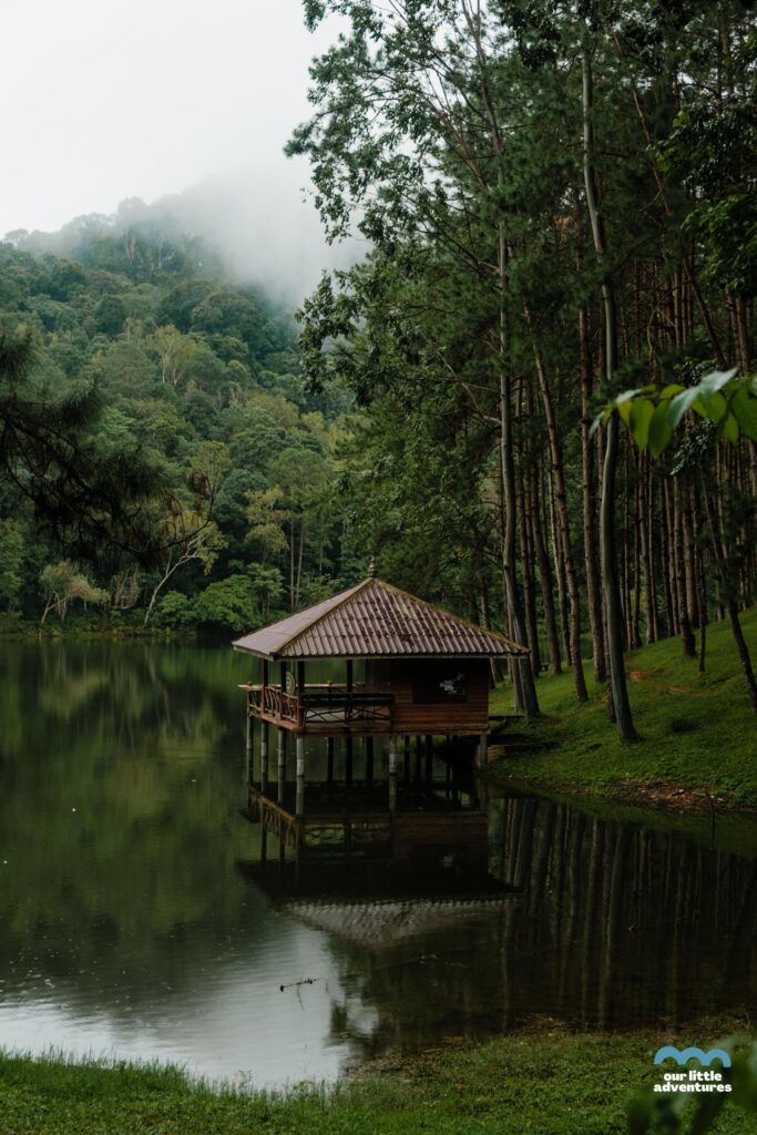 domek na wodzie w parku w królewskim parku Pang Oung